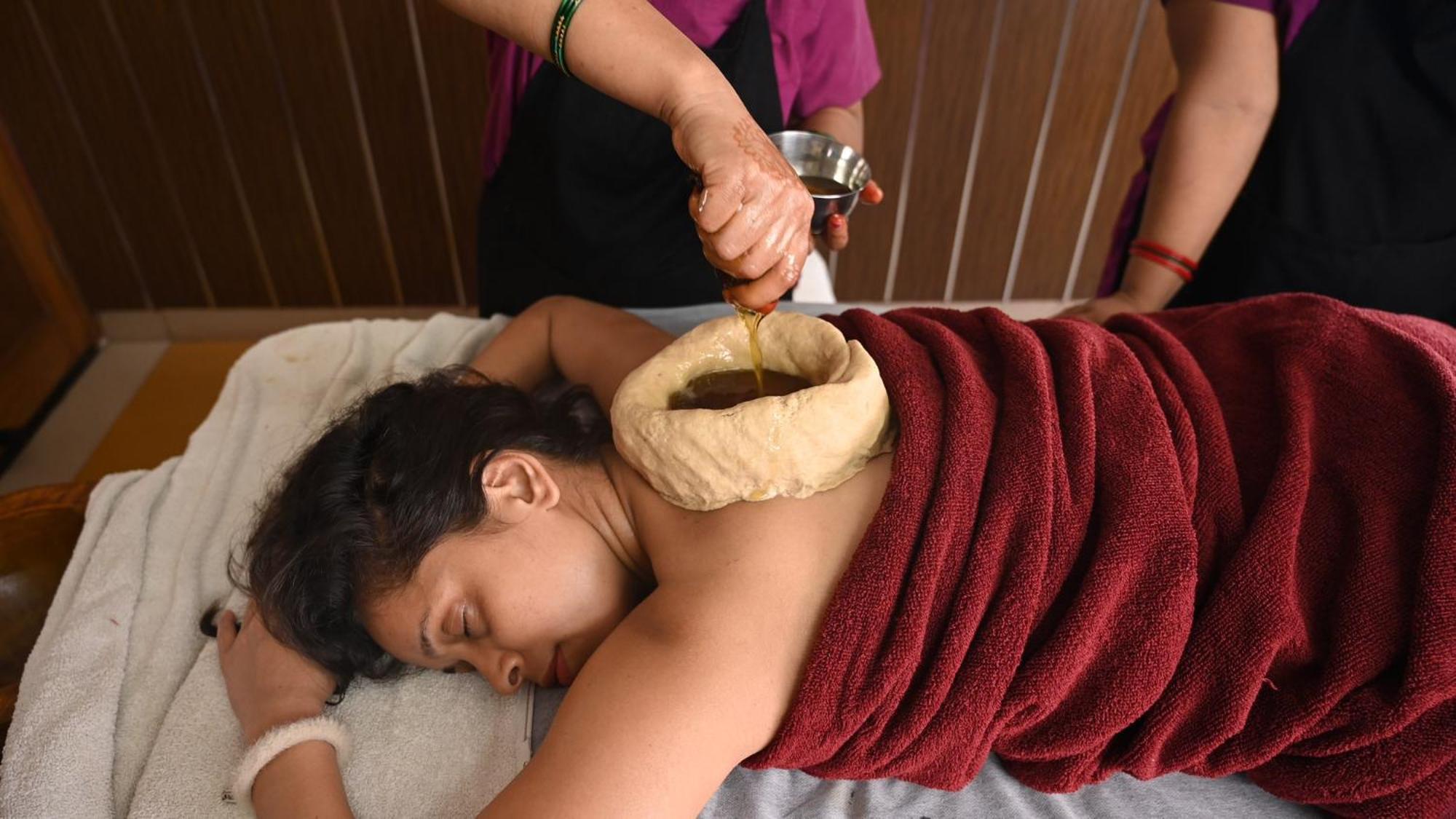 Ayurveda Bhavan Rishīkesh Exteriör bild